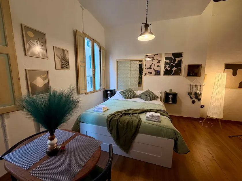 Very central, 1 minute walk to Piazza del Campo - Image 1