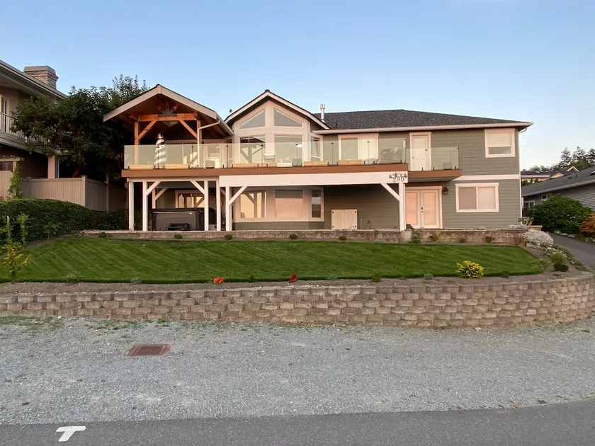 1st floor Burke house *hot tub* - Image 1