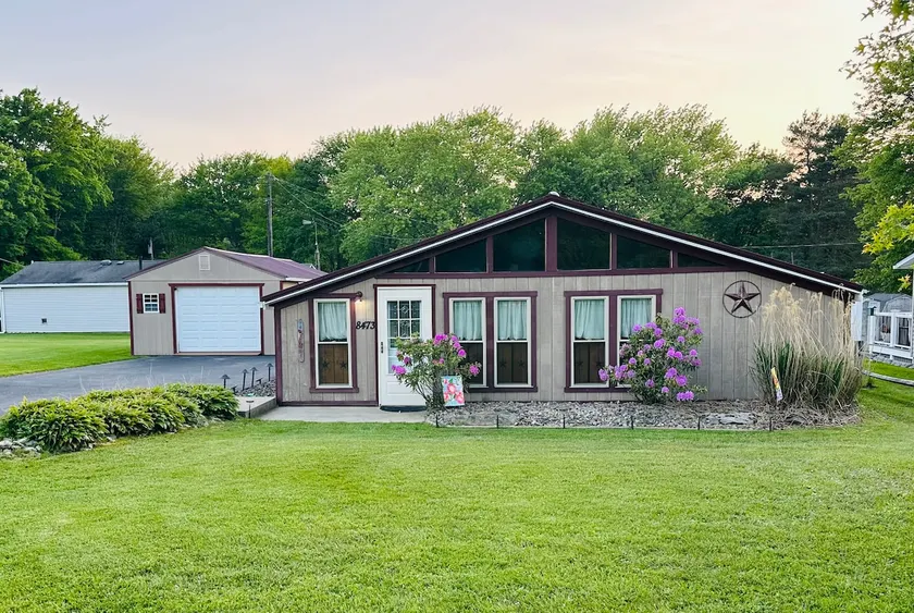 Stylish Pymatuning Lakehouse – Walk to the Water - Image 1