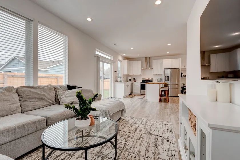Battle Ground Gem: KING Bed + Playroom! +HOT TUB - Image 1