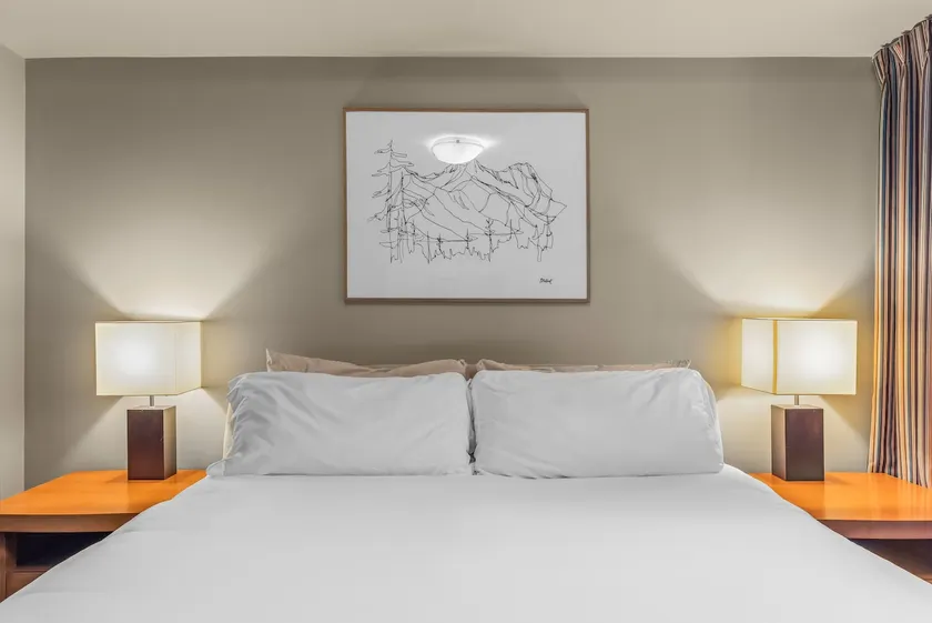 Creekside Lodges: King & Queen Bed - late checkout - Image 1