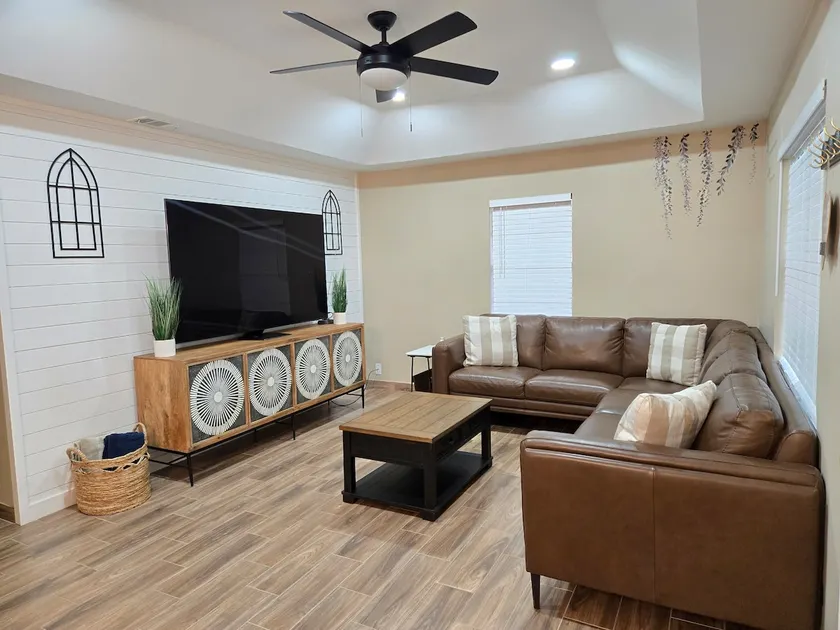 Starlit Movie Nights: Cozy Home for families - Image 1