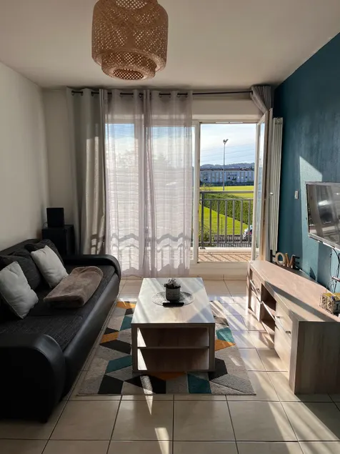 Apartment, secure residence - Image 1