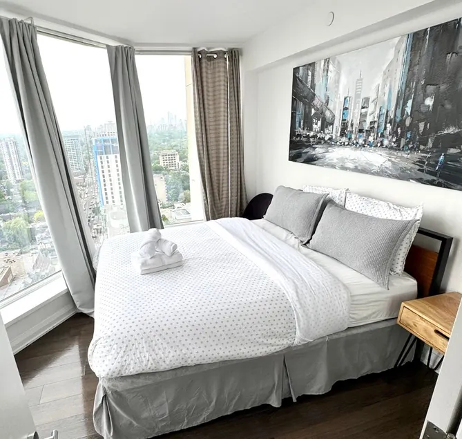 Prime Luxury Condo Posh Yorkville Toronto 1+1 BR - Image 1