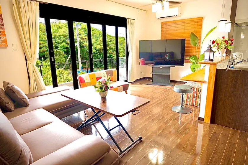 8 minutes from the airport, 10 minutes from Kokusai Dori, and good access to the beach! House rentals where you can relax in Okinawa - Image 1