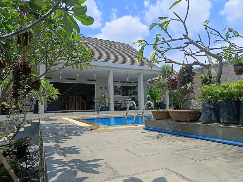 Villa Keluarga A&T House Private Pool View Gunung - Image 1