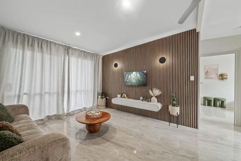 Stone and Hedge - Unit 3 - Image 1