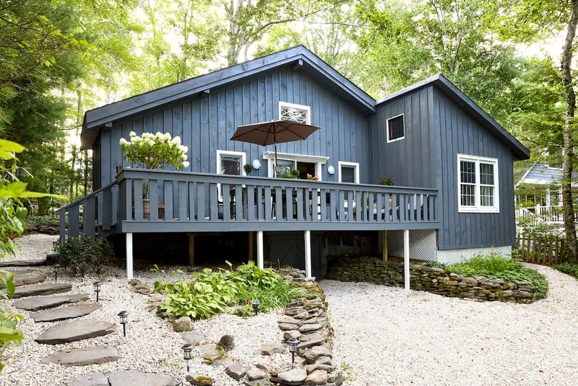 The lake house - Image 1