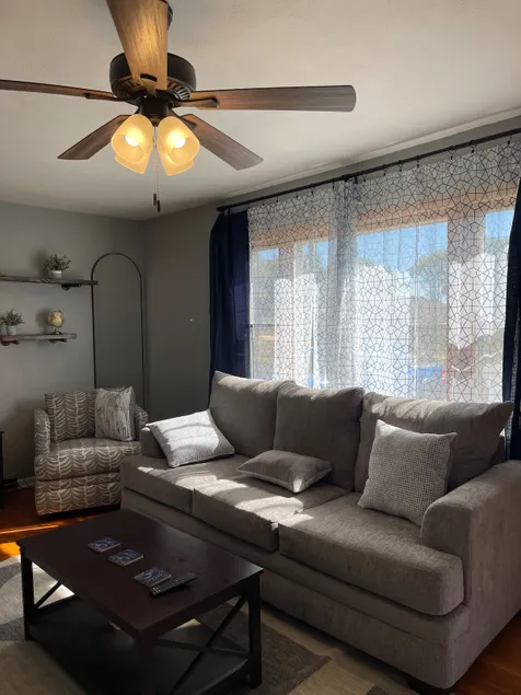 Charming Private 3 bedroom house - Image 1