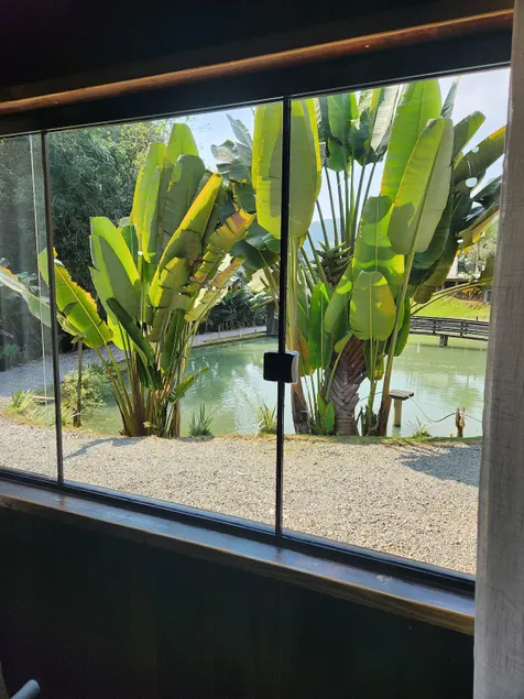Lakeside house - Image 1