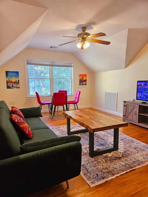 Spacious& Convenient 1BR unit-20min to Boston - Image 1