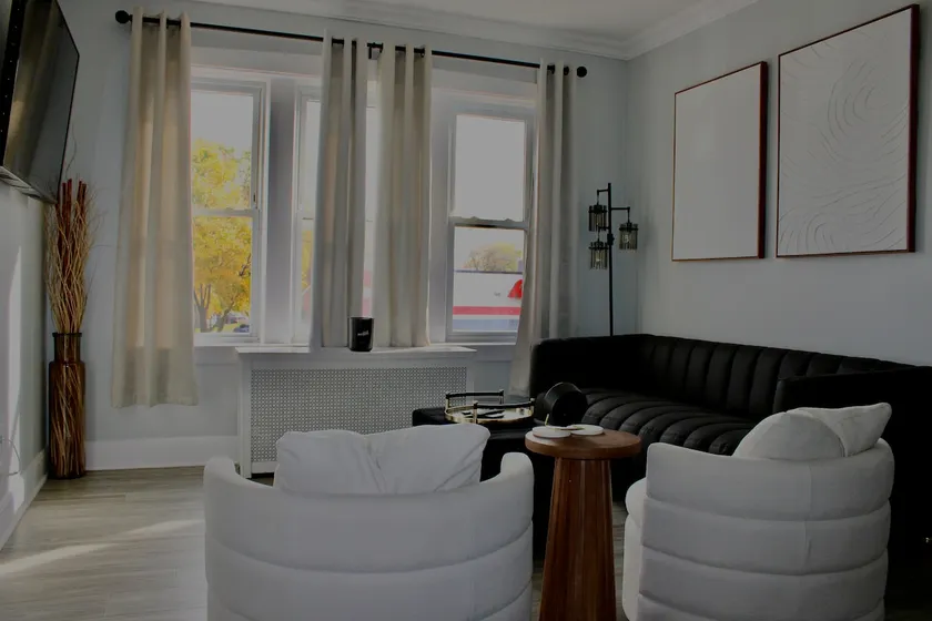 2 bedroom• 3 beds • 1 bath Apartment in Berwyn - Image 1