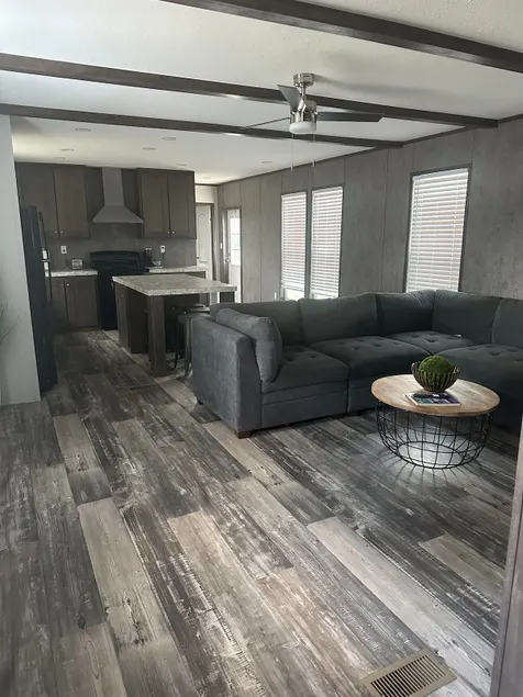 Ecstatic 3BR/6-Bed Home for Crews - Image 1