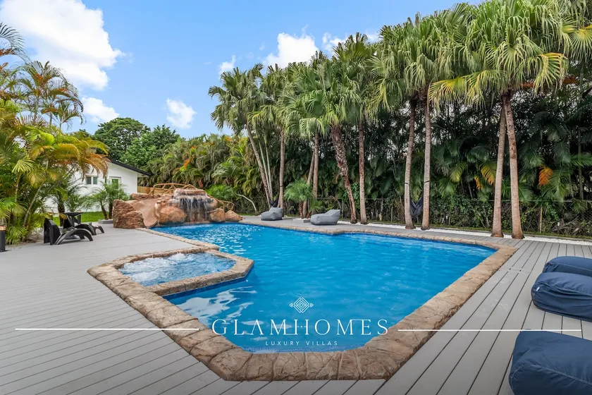 Waterfall Villa | Multi Court •Watersilde •Cinema - Image 1