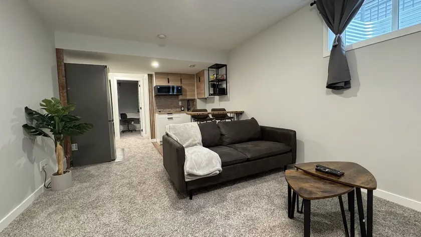 Cozy Minimal-Rustic Suite near Calgary Airport &DT - Image 1