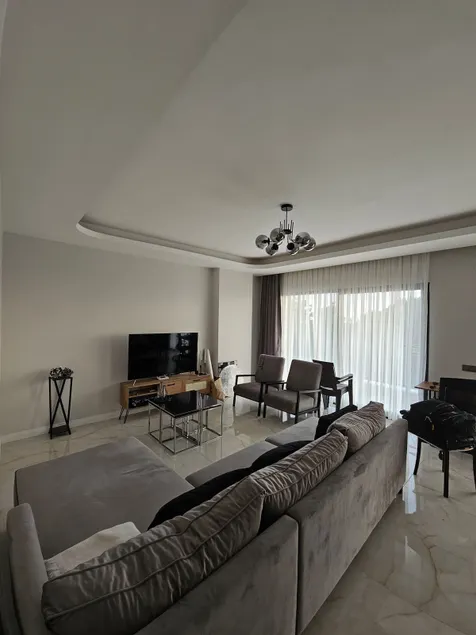 Large Duplex Penthouse, Sea View & Beach Access - Image 1