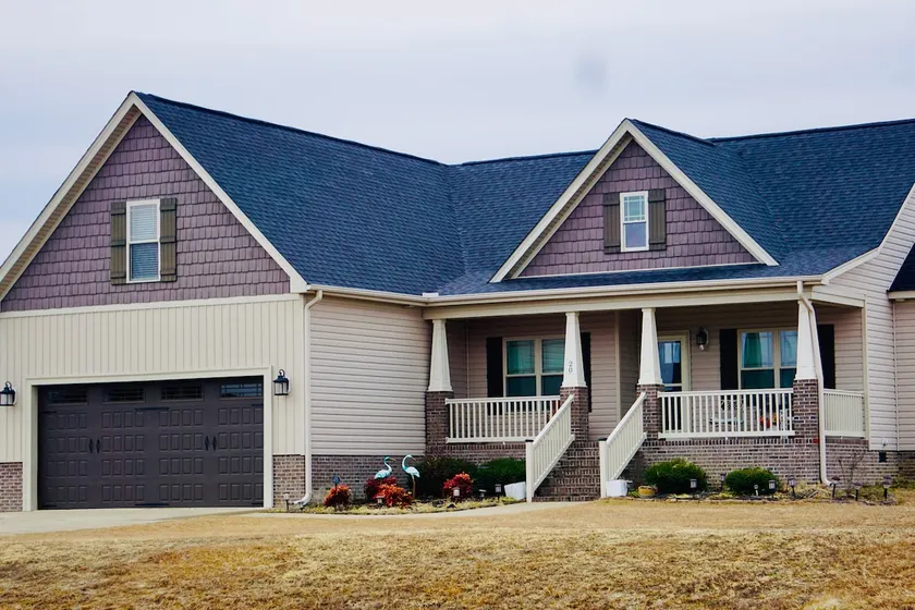 Rare Find! 4BR/3BA Farmhouse minutes from Outlets - Image 1