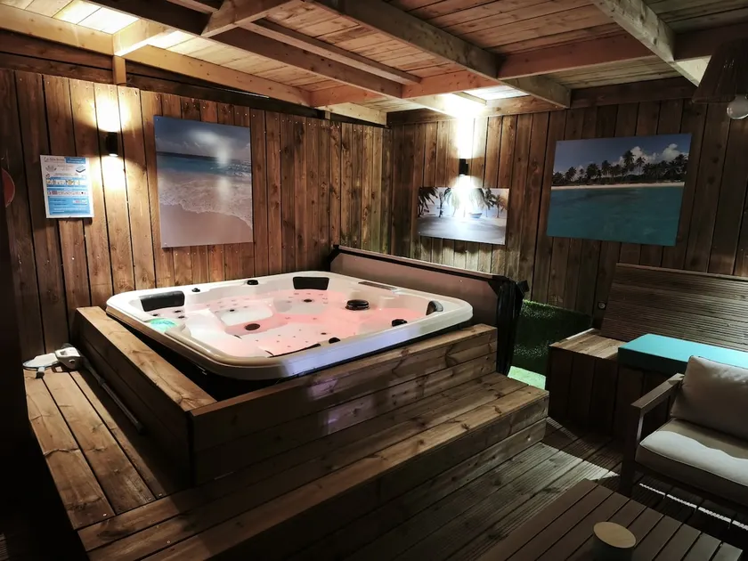 Caraibes Chalet with Air-Conditioning and Private Hot Tub - Image 1