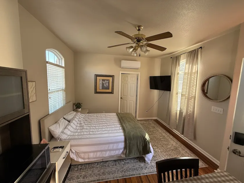 Cozy Clovis Casita - Image 1