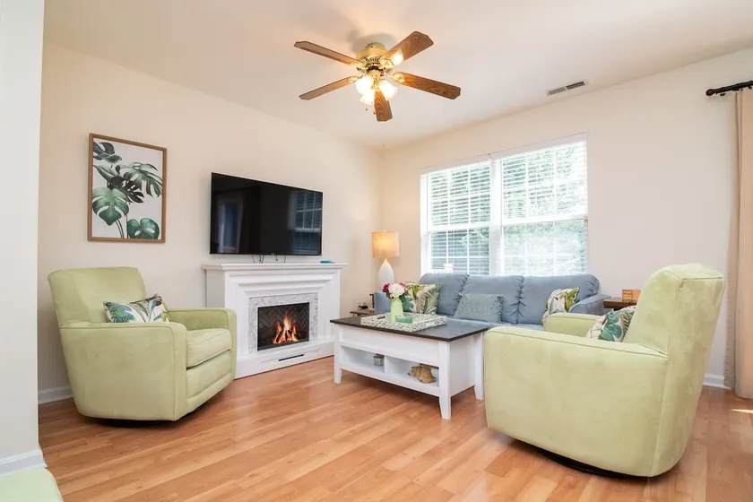 Centrally Located with 4 TVs, Deck & Fireplace - Image 1