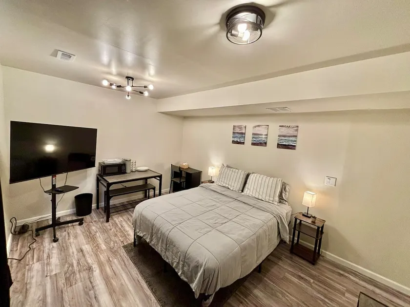 Bed & Bath, 4K 60” TV, Kitchenette Apt (B6) - Image 1