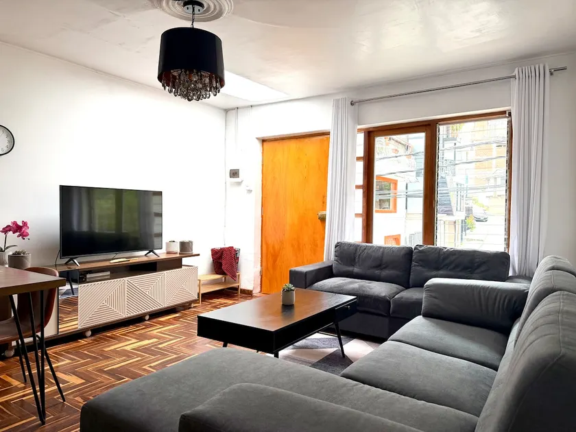 Chic park-view apt, large patio. - Image 1