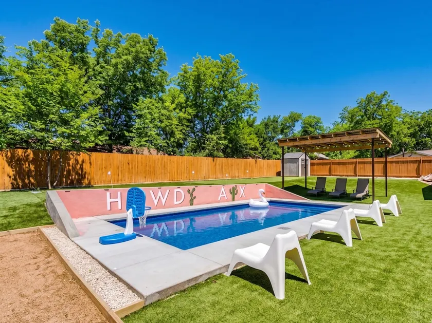 Heated Pool/Spa/Golf/Billiard/Shuffleboard Home - Image 1