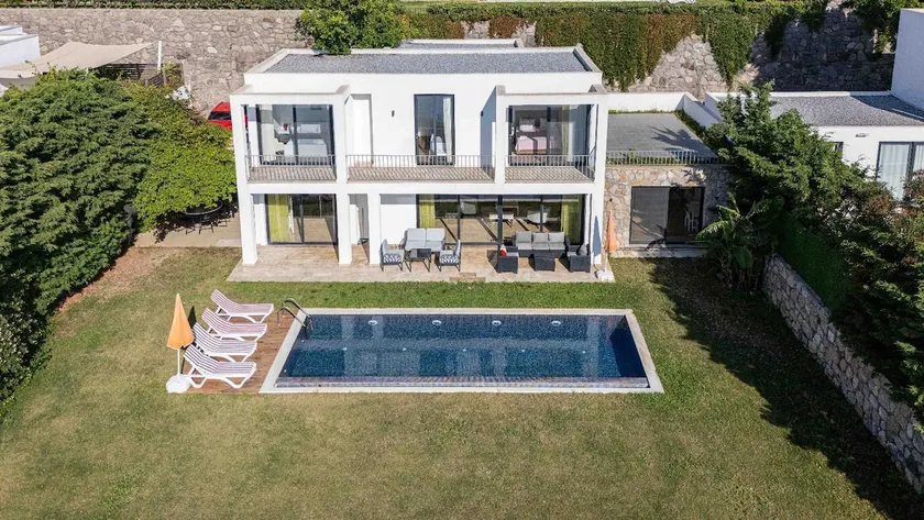 Villa H with a Great Pool - Image 1
