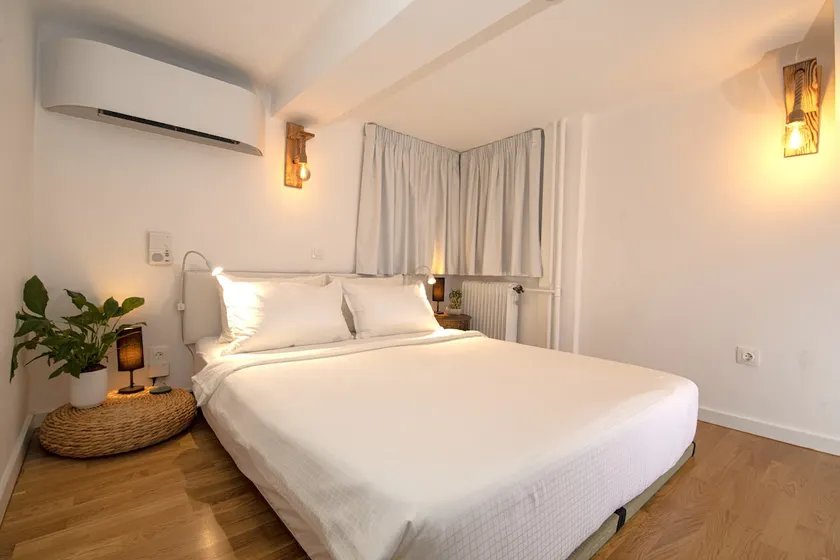 Stylish boutique maisonette (2nd & 1st floor) - Image 1