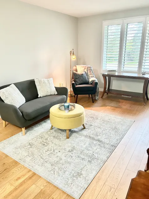 Lovely charming 3 bedroom home - Image 1