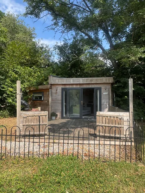 Cabin in Exeter with Lush Views And Free Parking - Image 1