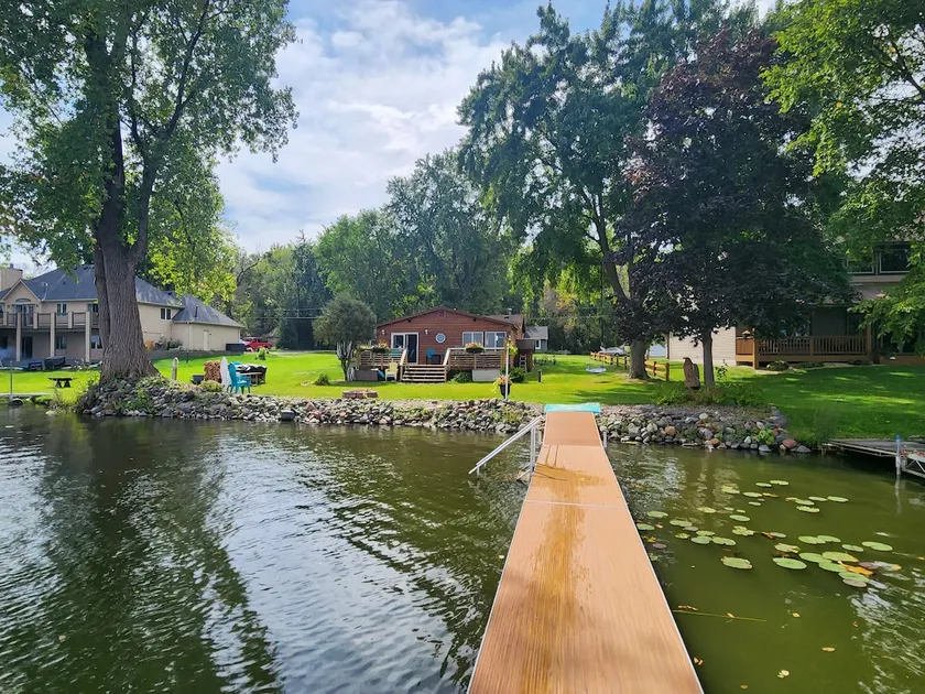 Cozy Clear Lake Waterfront Cabin - Image 1