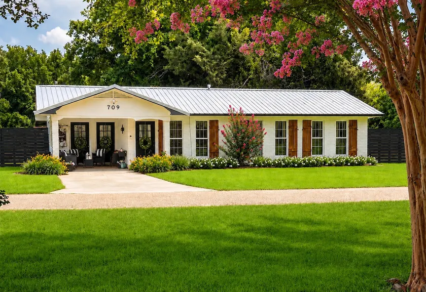 Newly Renovated Home - Sleeps 10 - Image 1
