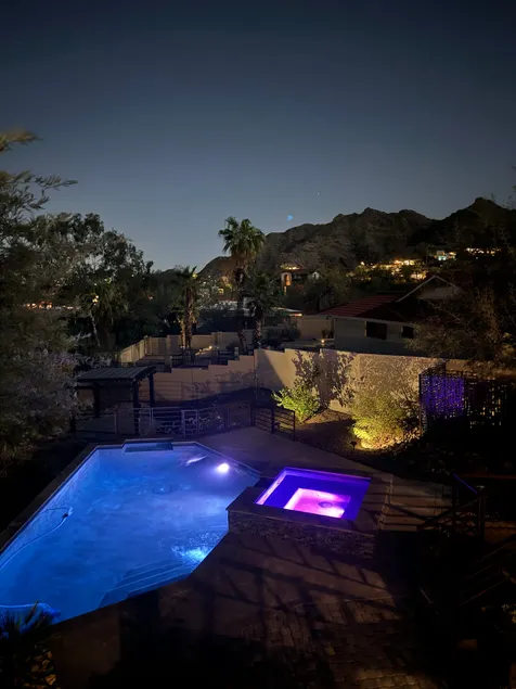 Phoenix Sunset Oasis W/king bed, heated spa & pool - Image 1