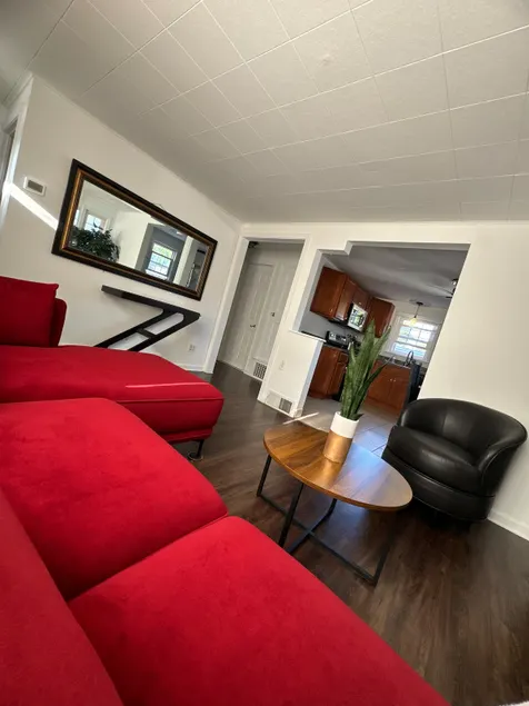 Charming Cape Home, Close to All - Image 1