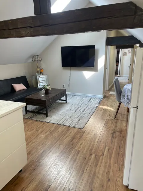 Lovely two bedrooms 5 minutes walk from ocean - Image 1