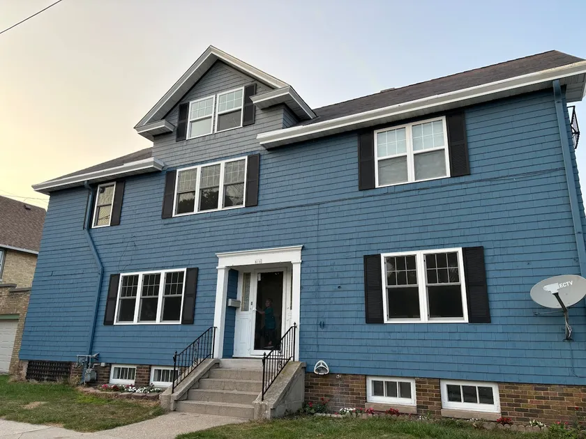 HUGE Family Beach House –Sleeps 14. Modern updates - Image 1