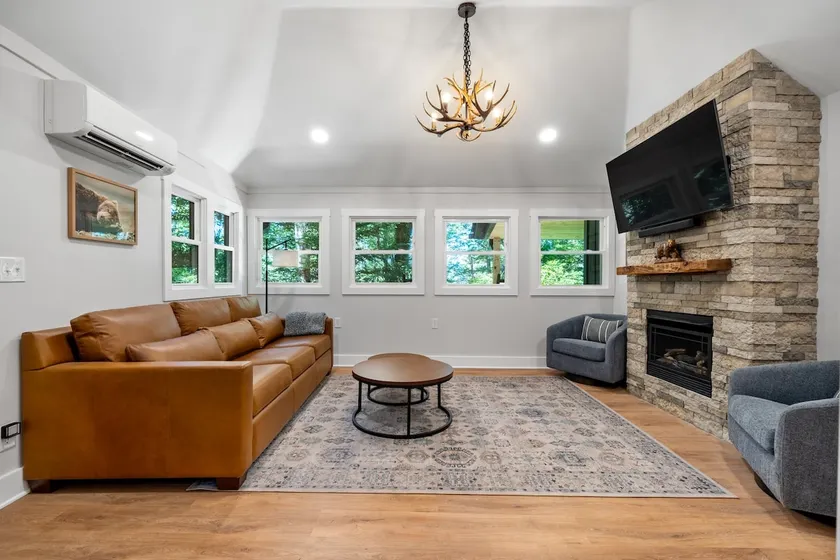 Highland Hills Hideaway-2BD/2BA King - Image 1