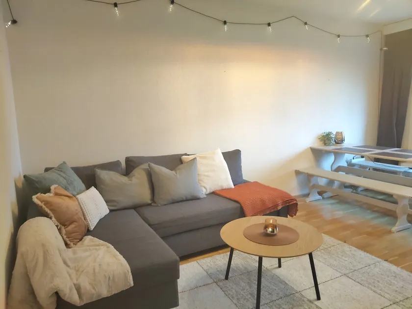 Cozy two-room apartment with a covered parking space - Image 1