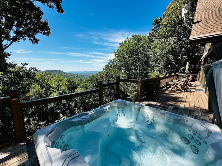 King Bed, Arcade, Hot Tub, Amazing Views - Image 1