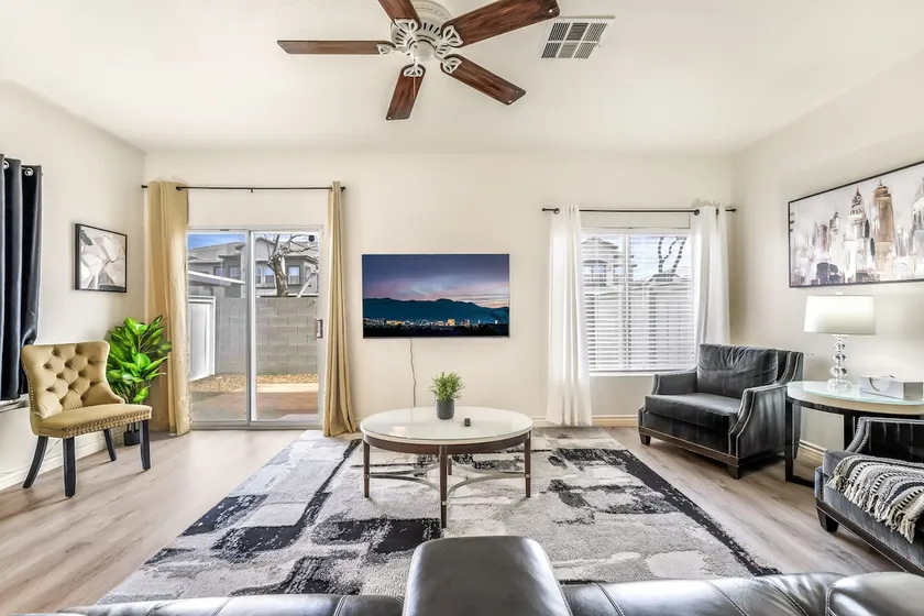 Safe Bet Townhome with Garage and pool. - Image 1