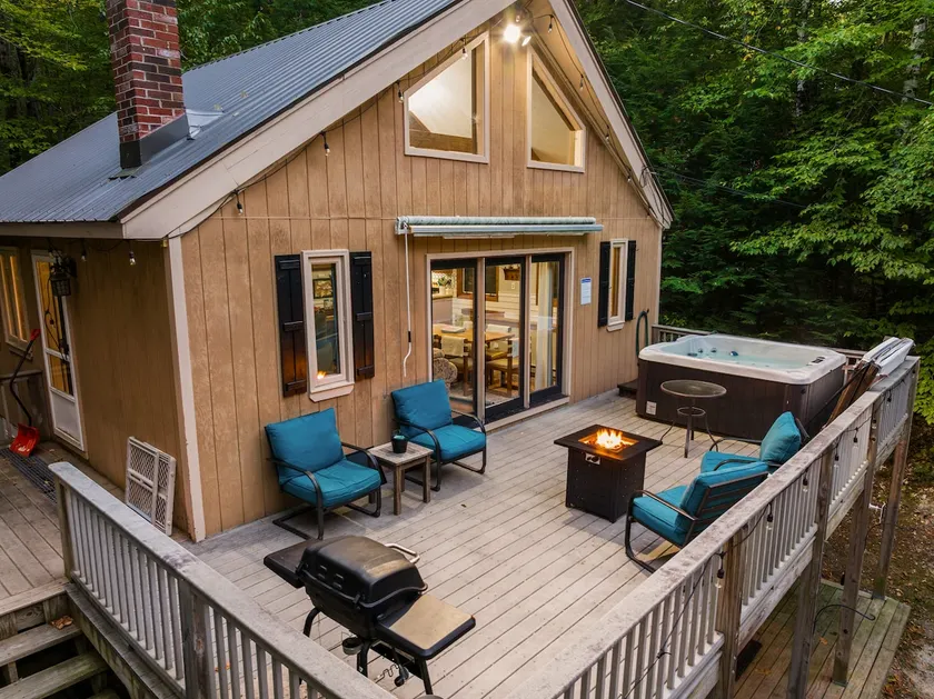 Hot Tub, 5 Beaches Nearby, 4BR, Dog & Kid Friendly - Image 1