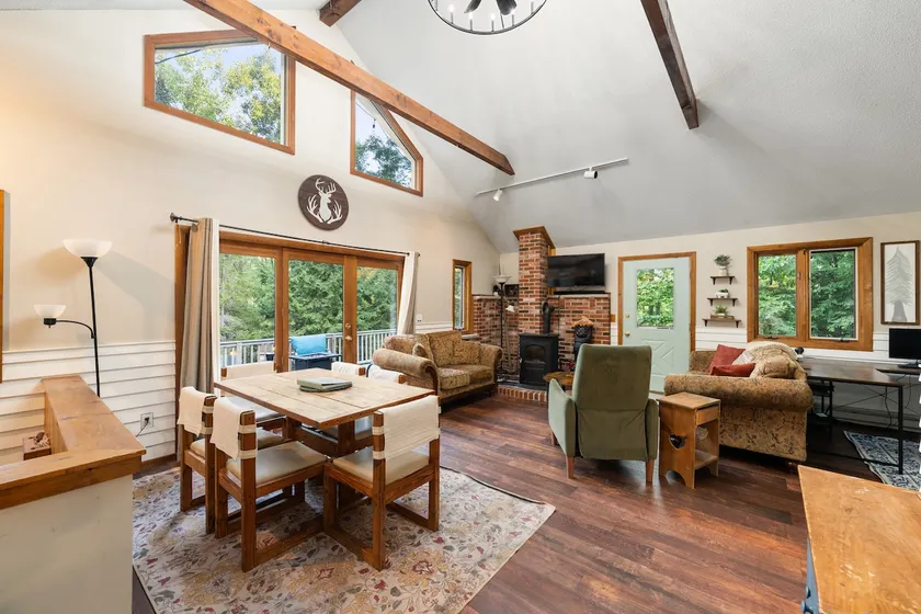 Hot Tub, 5 Beaches Nearby, 4BR, Dog & Kid Friendly - Image 1