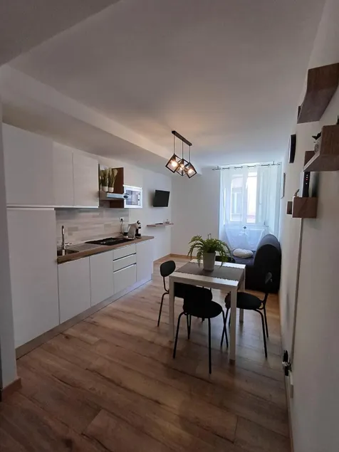 Monica's home - Image 1