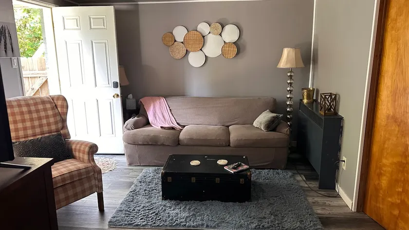 A cozy furnished 1 bedroom lower level Apartment. - Image 1