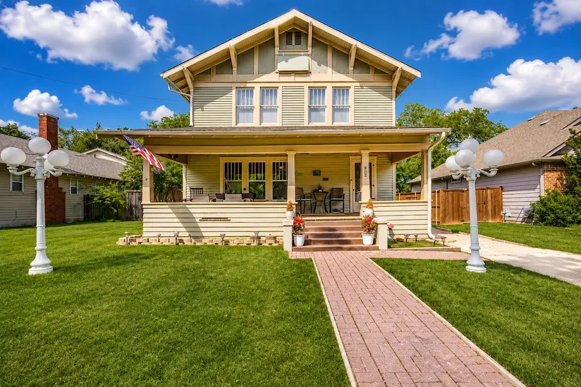 Restored 1915 Gem in Sherman – Cozy & Stylish - Image 1