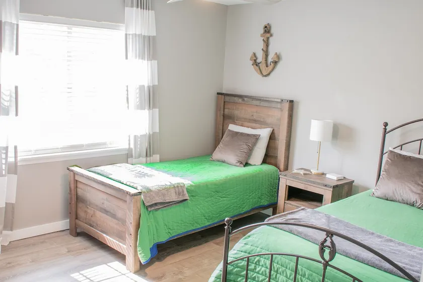 Quaint Cottage <5 Min From All the Best Spots - Image 1