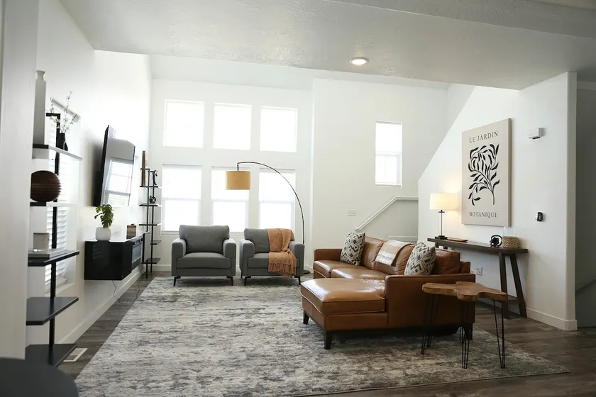 Spacious Cozy Townhome (10% Relisting Discount!) - Image 1