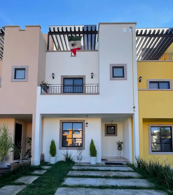 Private House in Jardines de Allende - Image 1