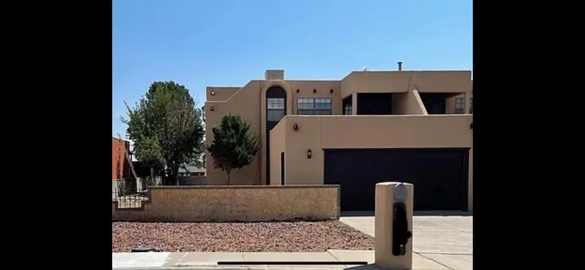 Santa Fe style three bedroom. - Image 1